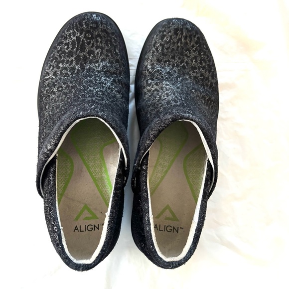 NWT Align Indya Black Silver Leopard Print Clogs Nurse SZ 7.5 - Picture 12 of 14